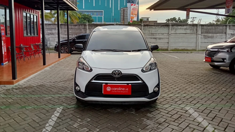 Toyota Sienta 1.5 V 2016