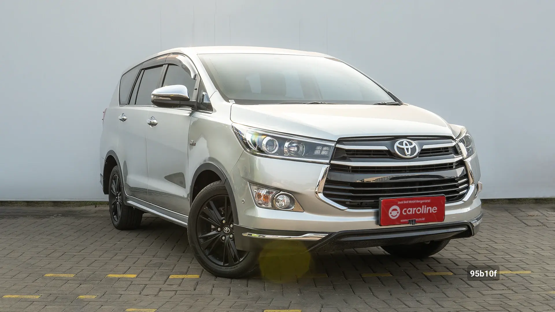 Toyota Innova VENTURER 2.0 2019